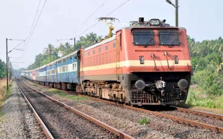 సంక్రాంతికి మరో 11 ప్రత్యేక రైళ్లు: దక్షిణ మధ్య రైల్వే