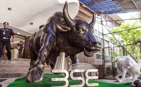 2025లో మదుపర్ల సంపద రూ.30 లక్షల కోట్లు పైకి