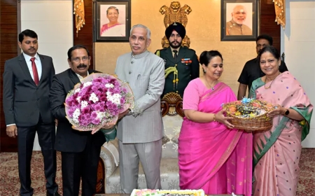 లోక్‌భవన్‌లో న్యూఇయర్‌ వేడుకలు.. పాల్గొన్న గవర్నర్‌ దంపతులు