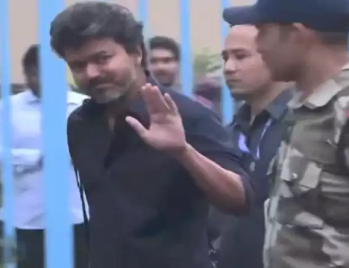 సీబీఐ ముందుకు టీవీకే చీఫ్ విజయ్‌