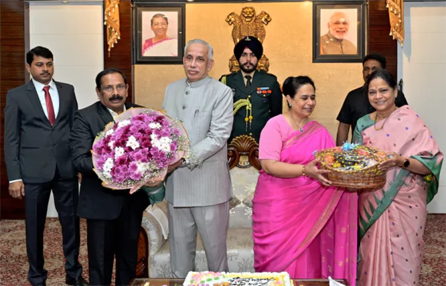 లోక్‌భవన్‌లో న్యూఇయర్‌ వేడుకలు.. పాల్గొన్న గవర్నర్‌ దంపతులు