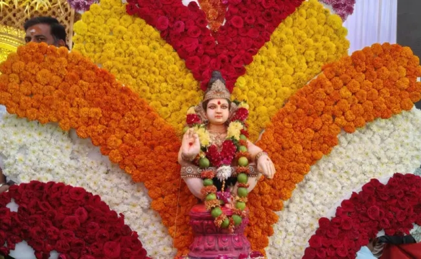 రంగురంగుల పుష్పాల పల్లకీలో అయ్యప్పస్వామి ఊరేగింపు