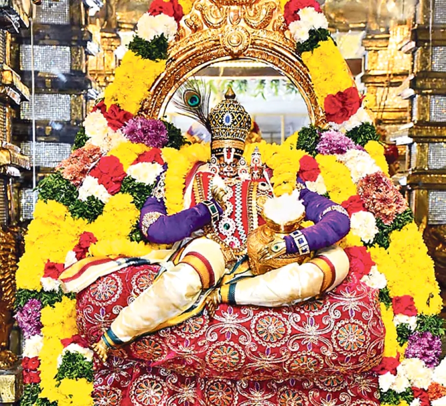 యాదగిరీశుడికి వెన్నచోర కృష్ణుడి అలంకరణ