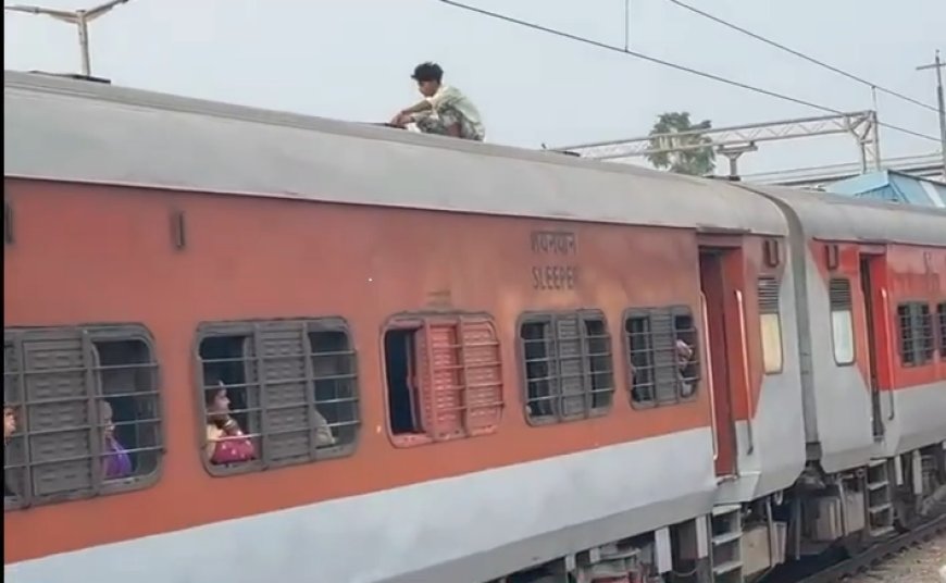 సోంపేట రైల్వే స్టేషన్‌లో.. రైలుపై యువకుడి హల్‌చల్‌