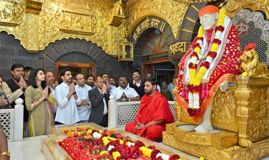 శిర్డీ సాయినాథుడ్ని దర్శించుకున్న మంత్రి లోకేశ్‌ దంపతులు