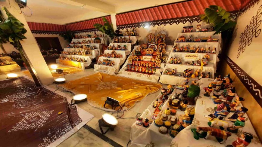 సంస్కృతి, సంప్రదాయాలు ఉట్టిపడేలా - చీరాలలో ఆకట్టుకుంటున్న బొమ్మల కొలువు