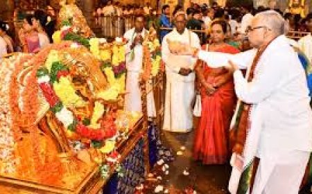 శ్రీలక్ష్మీనరసింహ స్వామికి రూ.15లక్షల విలువైన కానుకలు