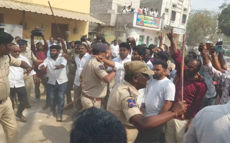 తొర్రూర్‌లో తీవ్ర ఉద్రిక్తత.. మాజీ మంత్రి ఎర్రబెల్లి పీఏపై దాడి